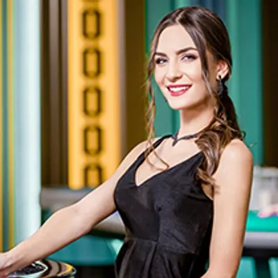 Dealer xinh đẹp và chuyên nghiệp tại các bàn Baccarat trực tuyến của 8KBET